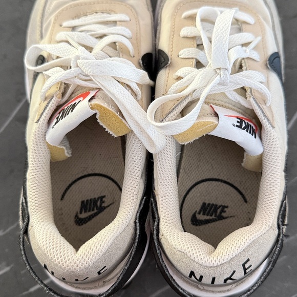 Nike Cream and Black Waffle Debute - Picture 5 of 6